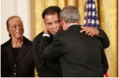 Muhammad Ali y el presidente Bush