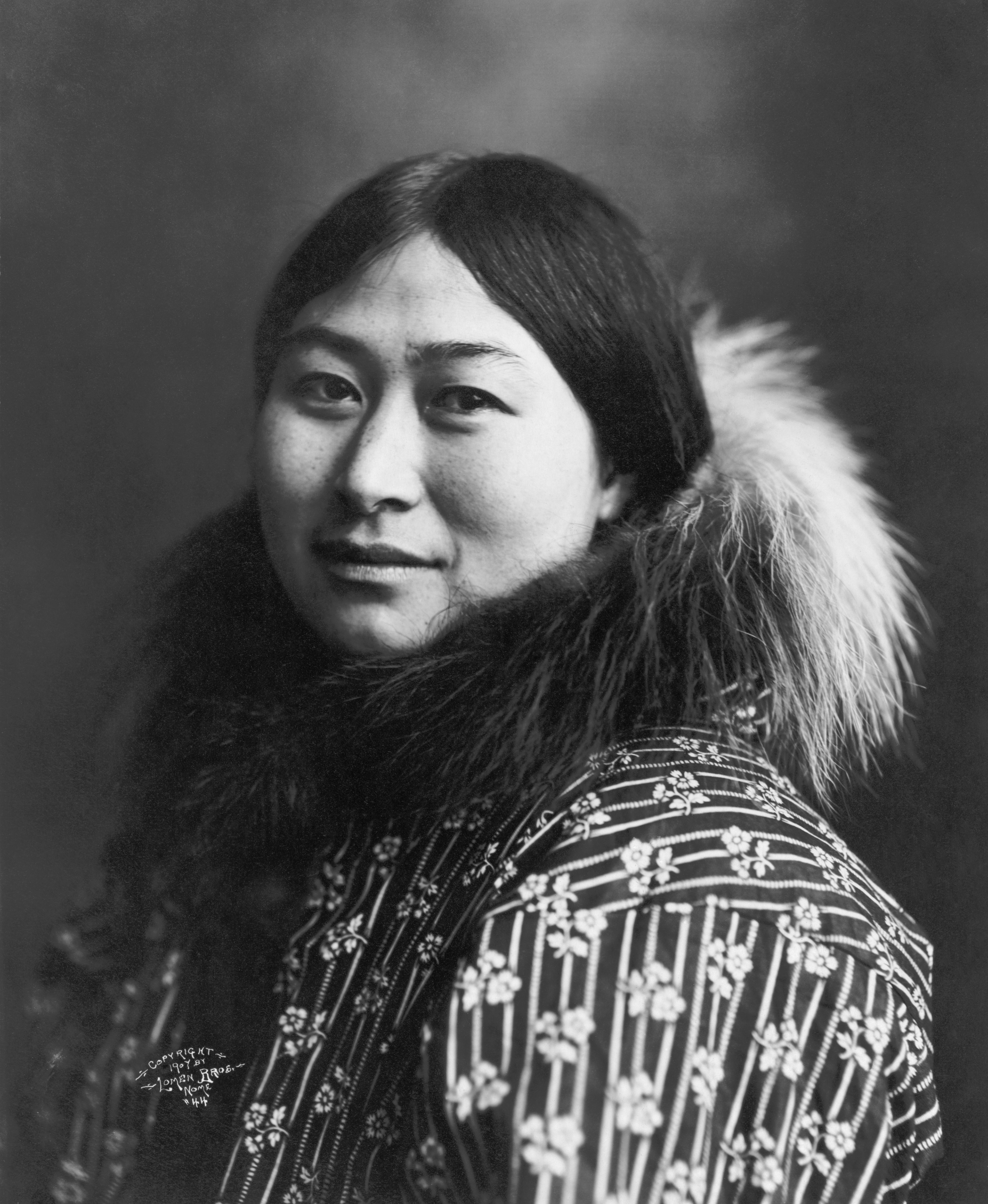 Inuit_Woman_1907_Crisco_edit_2.jpg (4008×4884)