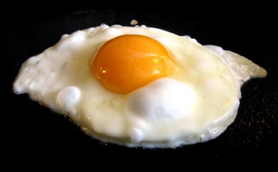 Photo of a fried egg.